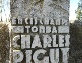 Stèle en hommage à Charles Péguy