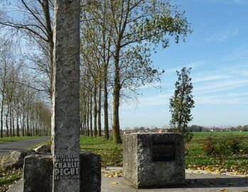 Stèle en hommage à Charles Péguy